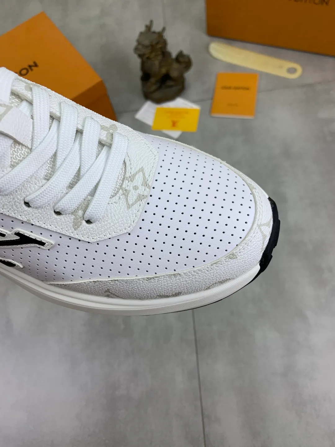 Men's shoes 💰P460 💰 [New model] 🆘 The latest model from LV official website 🎁 Casual and fashionable men's shoes 👟 Hot style 💥 Simple and elegant style, exclusive for trendy men. Unique latest brand elements from the official website 👑 Original decoration, fashionable and generous, the fabric is made of original calfskin ➕ Comfortable and breathable mesh lining ➕ Pigskin lining ✅The official website specifies wear-resistant casual outsole, the classic model is taken in real life🎬Color: 3️⃣colors available😍Number of codes: 38-44 (45 46 customized)